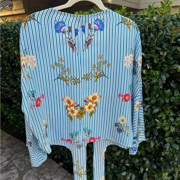 Tolani - Blue & White Stripe Shirt w/ Flowers - Size S - Picture 4 of 4